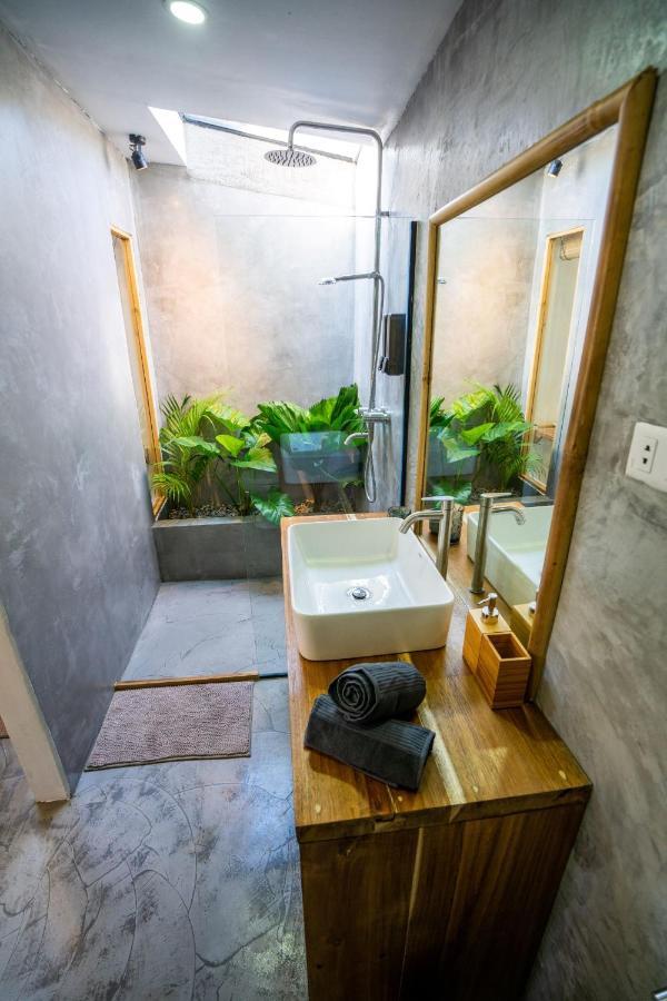 Palayan Villa - Villa With Views, Garden And Pool El Nido Bagian luar foto