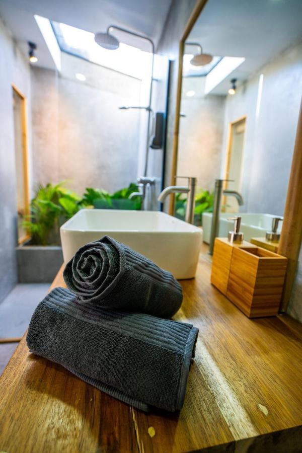 Palayan Villa - Villa With Views, Garden And Pool El Nido Bagian luar foto