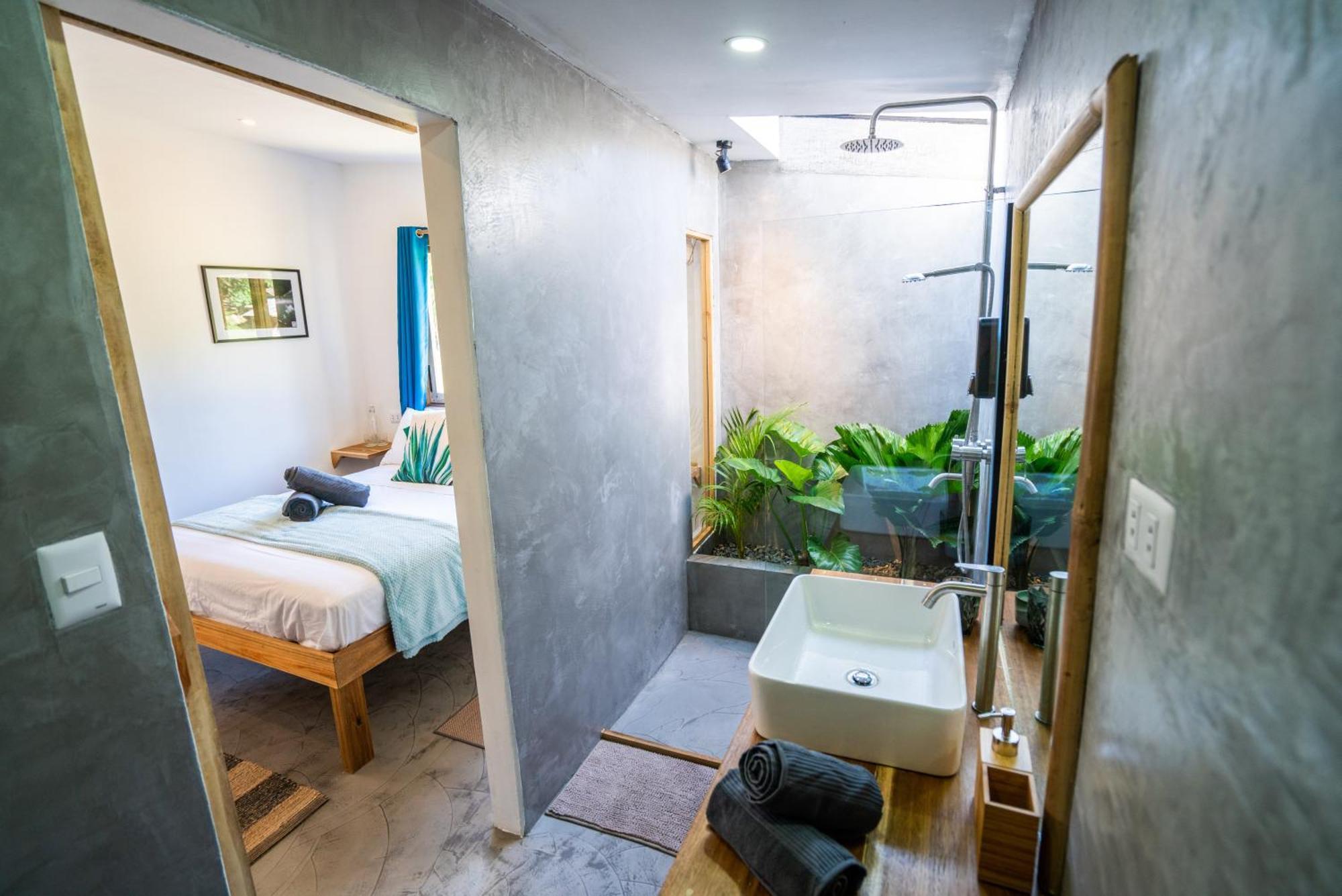 Palayan Villa - Villa With Views, Garden And Pool El Nido Bagian luar foto